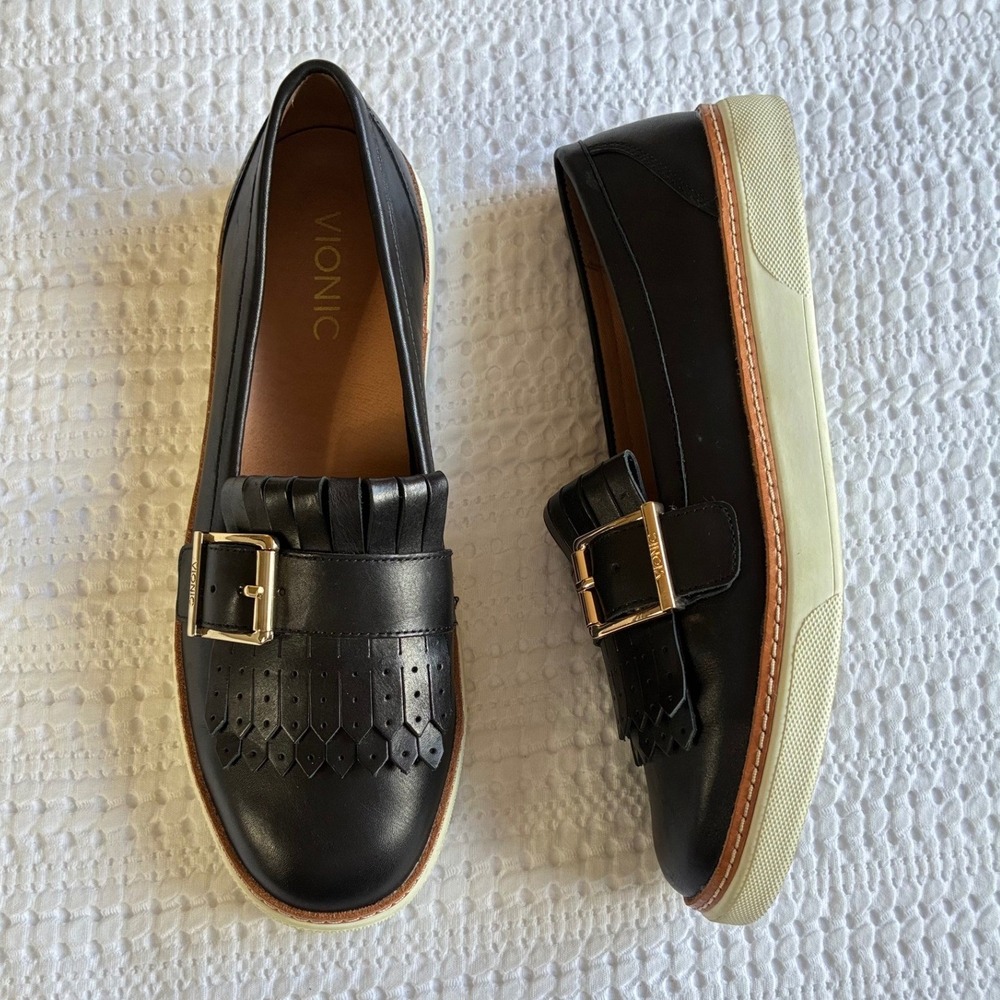 Vionic Cambridge Kiltie Sneaker Loafer 8 Slip On Black Leather Dark Academia